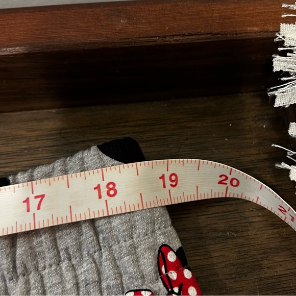 Disney Women’s Pajama Shorts Minnie Mouse Gray with Pockets - Picture 4 of 5